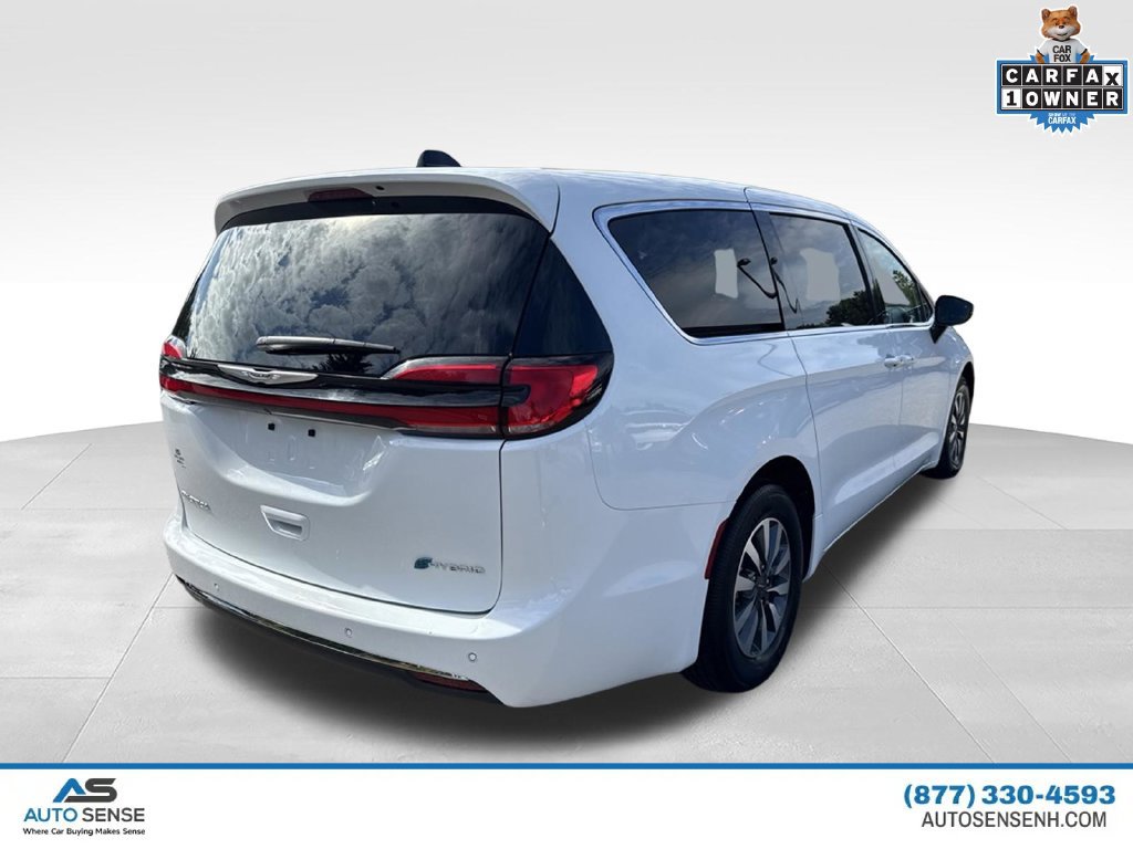 Used 2023 Chrysler Pacifica Touring-L FWD image 9