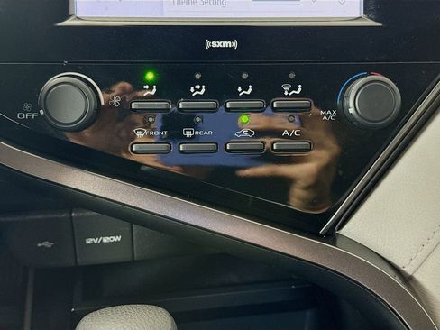 Used 2020 Toyota Camry LE image 16