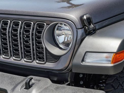 Used 2026 Jeep Wrangler Unlimited Sport AWD/4WD image 8