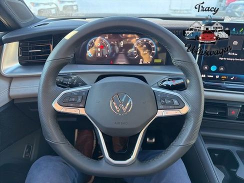 New 2025 Volkswagen Tiguan SE R-Line image 9