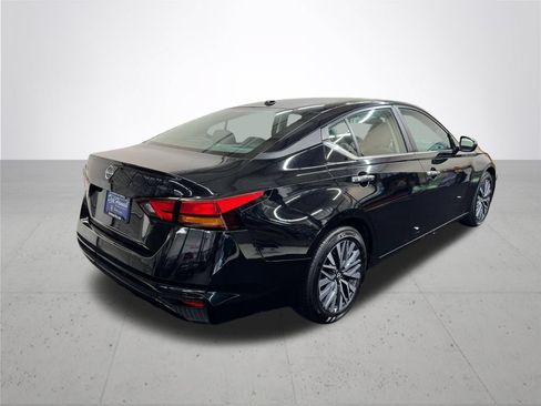 Used 2025 Nissan Altima 2.5 SV FWD image 7