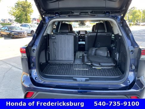 Used 2022 Toyota Highlander XLE AWD/4WD image 20