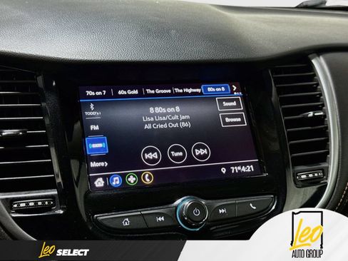 Used 2021 Chevrolet Trax LT AWD/4WD image 17
