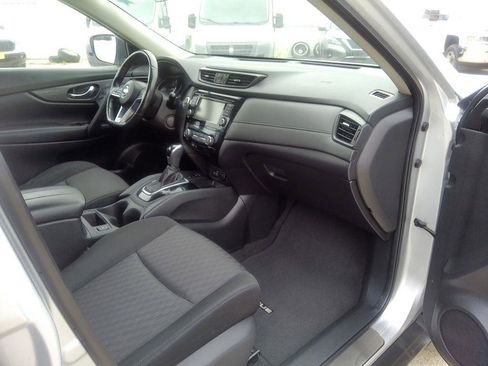 Used 2020 Nissan Rogue SV w/ Premium Package image 20