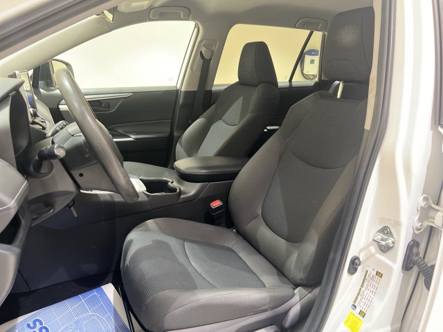 Used 2023 Toyota RAV4 LE AWD/4WD image 17