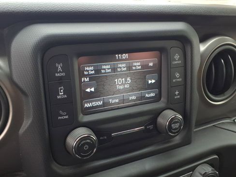 Used 2018 Jeep Wrangler Sport AWD/4WD image 17