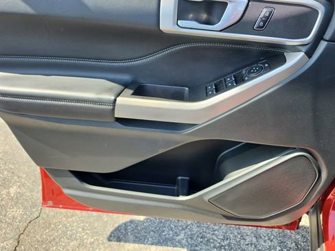 Used 2024 Ford Explorer XLT image 14