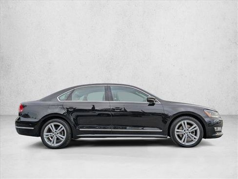 Used 2012 Volkswagen Passat TDI SE image 4