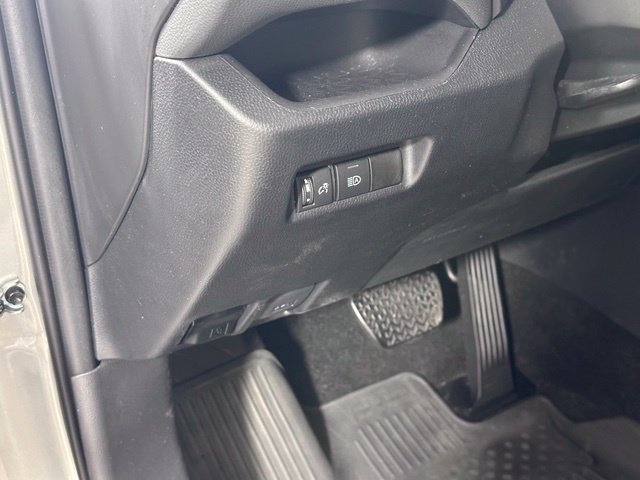 Used 2024 Toyota RAV4 XLE AWD/4WD image 13