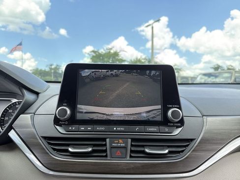 Used 2024 Nissan Altima 2.5 SV FWD image 24