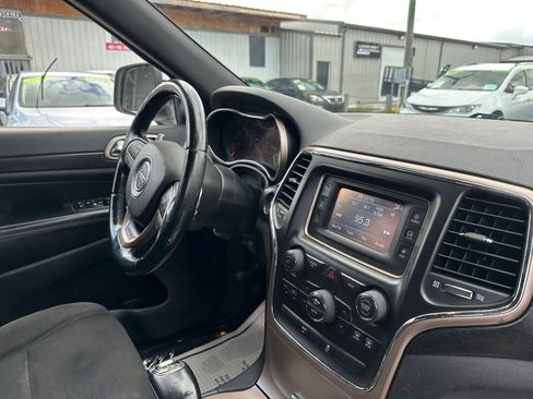 Used 2014 Jeep Grand Cherokee Laredo AWD/4WD image 9