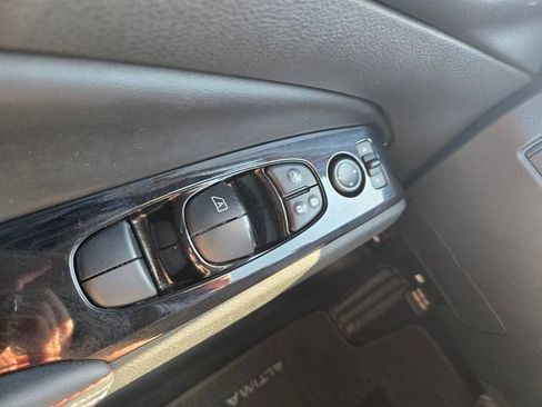 Used 2024 Nissan Altima 2.5 SR w/ SR Premium Package FWD image 33