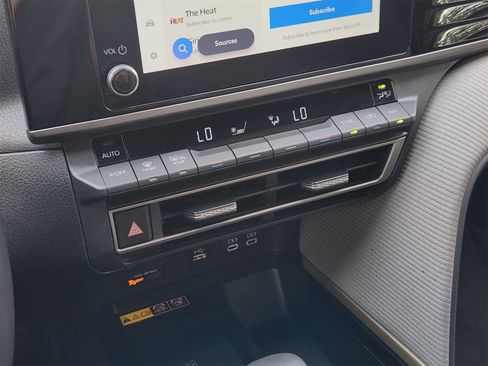 Used 2025 Toyota Camry SE image 19