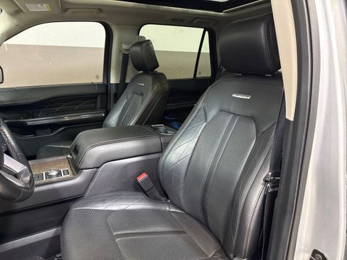 Used 2018 Ford Expedition Platinum image 17