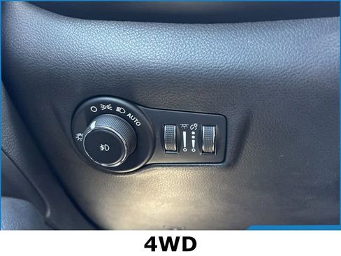 Used 2023 Jeep Compass Altitude image 7