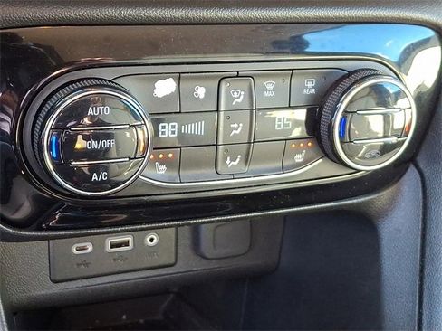 Used 2021 Buick Encore GX Select image 15