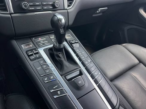 Used 2018 Porsche Macan w/ Premium Package Plus AWD/4WD image 26