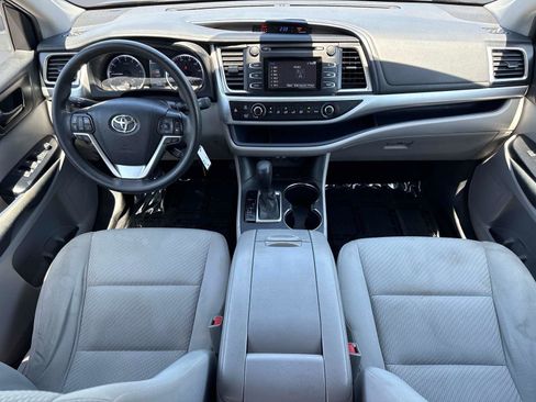 Used 2019 Toyota Highlander LE FWD image 15