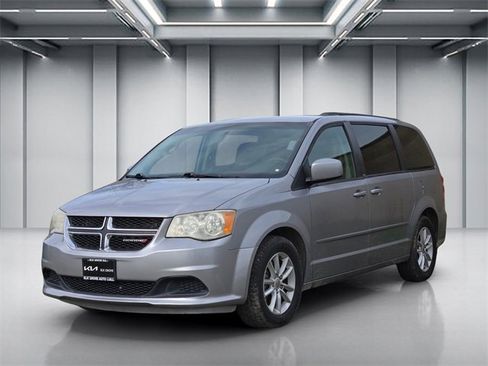 Used 2014 Dodge Grand Caravan SXT image 3