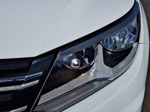 Used 2015 Volkswagen Tiguan SE image 9