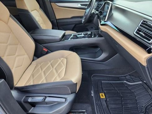 Used 2024 Volkswagen Atlas Cross Sport SE image 13