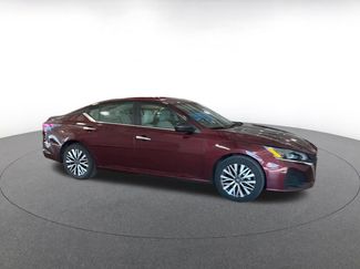 Used 2025 Nissan Altima 2.5 SV video 2