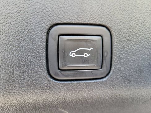 Used 2024 GMC Yukon SLT AWD/4WD image 12