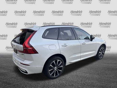 Used 2025 Volvo XC60 B5 Plus image 10