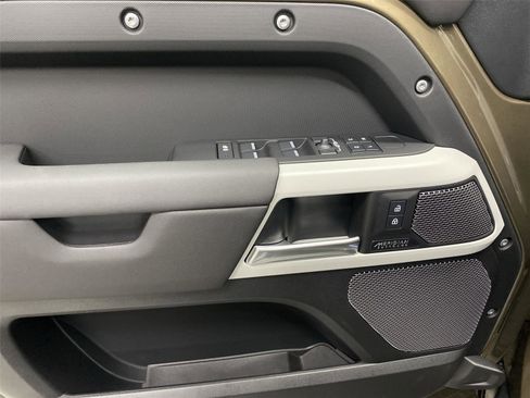 Used 2024 Land Rover Defender 110 X-Dynamic SE image 19