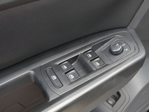 Used 2020 Volkswagen Atlas Cross Sport SE FWD image 12
