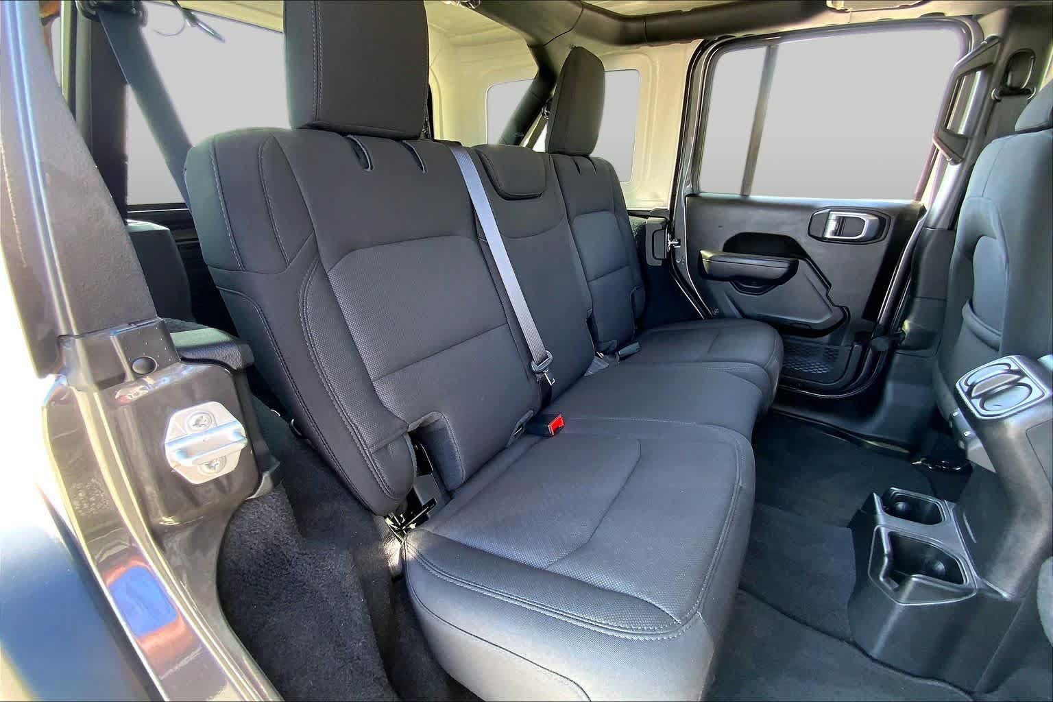 Used 2022 Jeep Wrangler Unlimited Sport AWD/4WD image 19