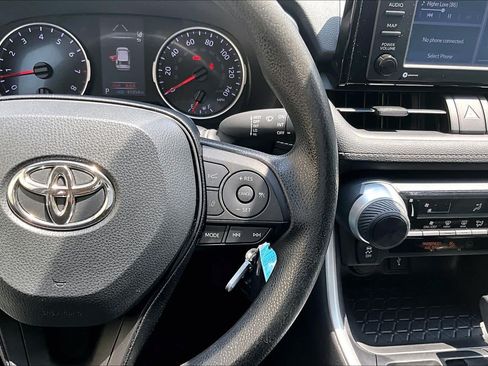 Used 2021 Toyota RAV4 LE FWD image 25