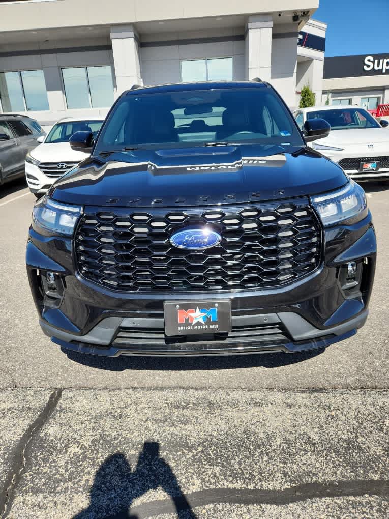 Used 2025 Ford Explorer ST-Line w/ ST-Line Street Pack AWD/4WD image 12
