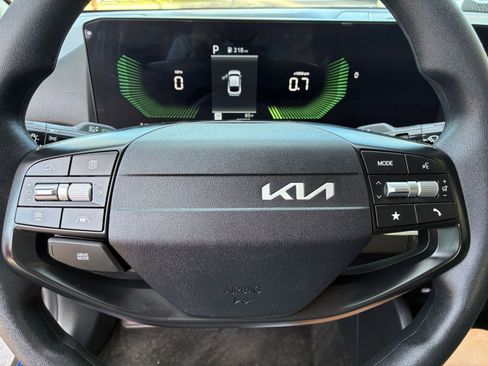 Used 2025 Kia K4 FWD image 25