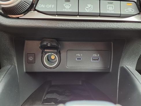 New 2025 Nissan Versa SR w/ Trunk Package FWD image 9