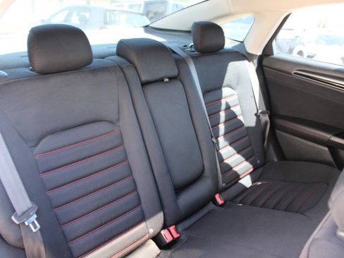 Used 2015 Ford Fusion SE w/ Equipment Group 201A FWD image 11