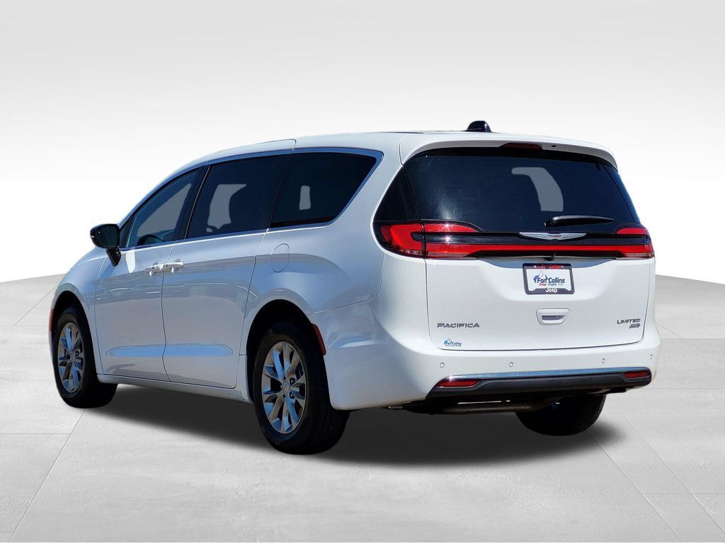 Used 2026 Chrysler Pacifica Limited AWD/4WD image 9