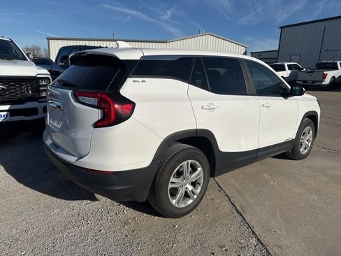 Used 2024 GMC Terrain SLE image 6