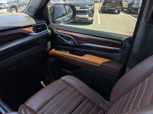 Used 2023 GMC Yukon XL Denali Ultimate AWD/4WD image 19