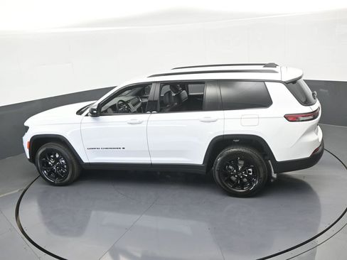 Used 2025 Jeep Grand Cherokee L Laredo image 40