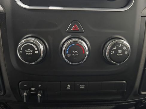 Used 2018 RAM 1500 Express image 32