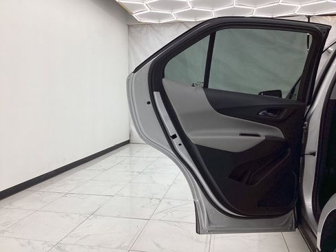 Used 2021 Chevrolet Equinox LS image 24