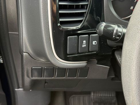 Used 2020 Mitsubishi Outlander ES FWD image 18