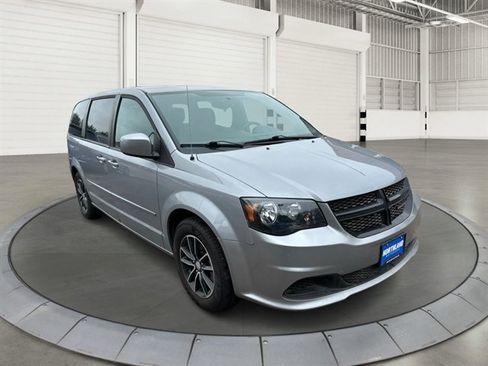 Used 2017 Dodge Grand Caravan SE FWD image 7