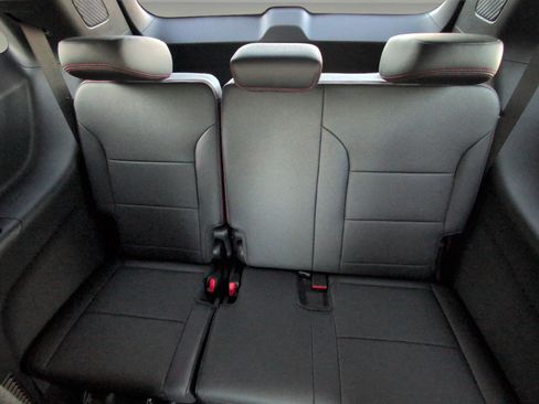 Used 2026 Chevrolet Traverse RS FWD image 14