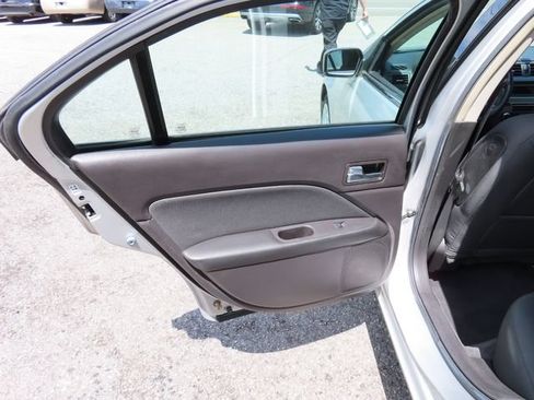 Used 2010 Ford Fusion SE FWD image 8
