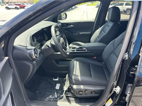 New 2026 Chevrolet Equinox LT w/ Convenience Package II AWD/4WD image 8