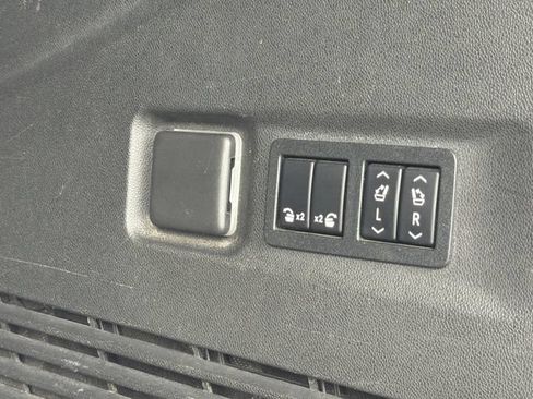 Used 2021 Chevrolet Suburban Premier RWD image 21