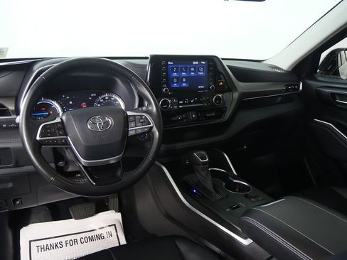 Used 2022 Toyota Highlander XLE image 23