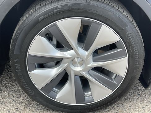 Used 2023 Tesla Model Y Long Range AWD/4WD image 8